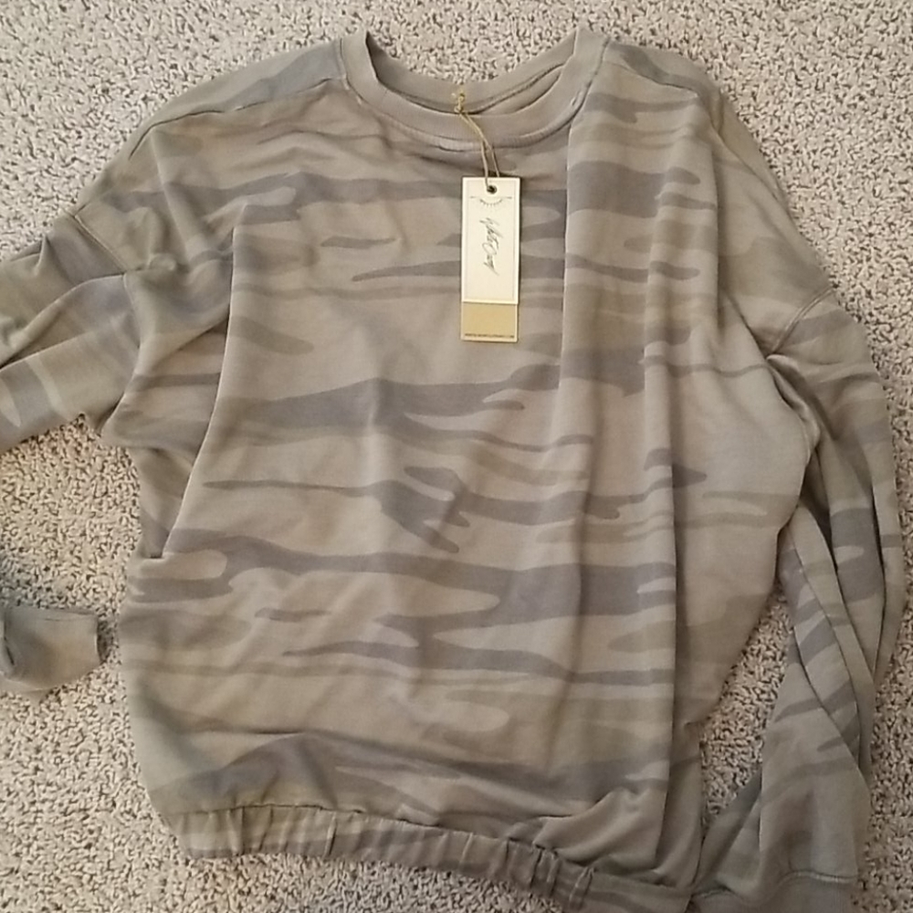 camo cropped sweatshirt